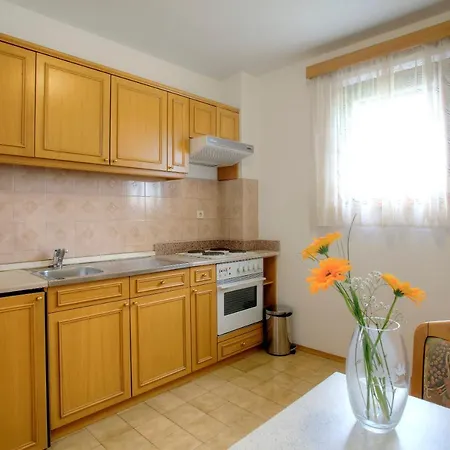 White House In The Forest *