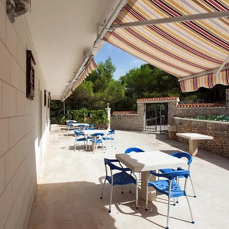 White House In The Forest *