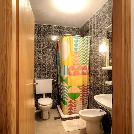 White House In The Forest *